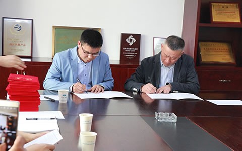 校企(qǐ)合作現代(dài)學徒制簽(qian)約拜師儀(yi)